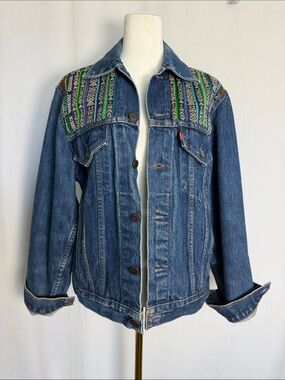 Vintage Levi's Embroidered Trucker Denim Jacket Sz 38 (Women M-L) RARE C. 1980's